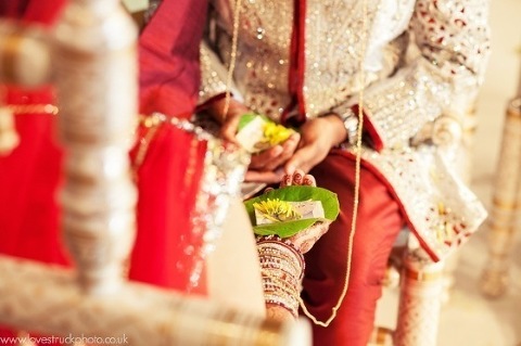 hindu wedding ceremony, quirky indian wedding photography