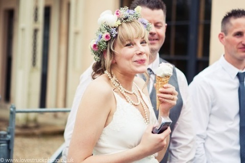 moggerhanger park wedding, moggernanger country house wedding, quirky wedding portraits