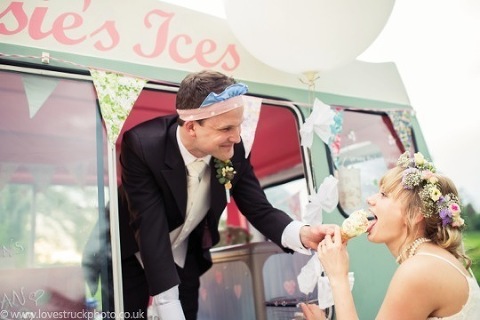 moggerhanger park wedding, moggernanger country house wedding, quirky wedding portraits