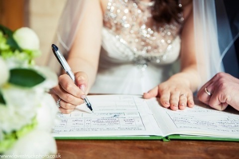 oxfordshire wedding photography, cotswold wedding photography, Charlbury wedding ceremony
