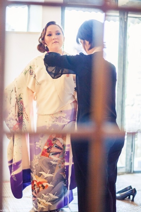 japanese wedding preparations, quirky wedding photography, cripps barn wedding
