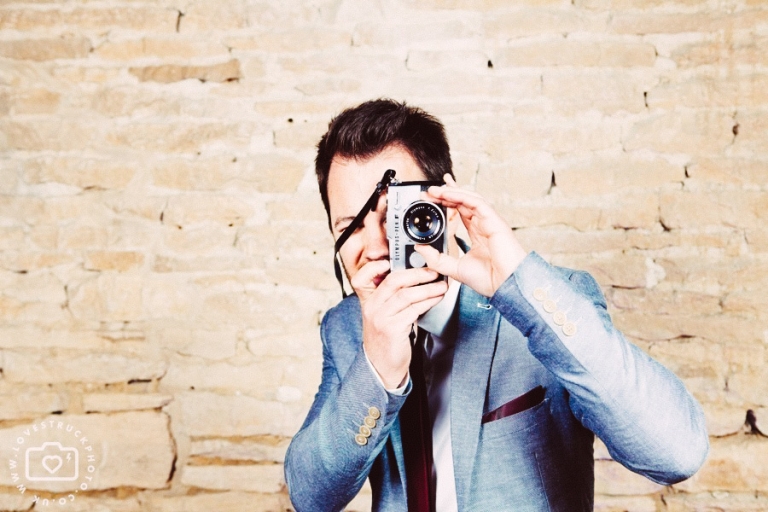 funny wedding photobooth, quirky wedding photobooth in cripps barn