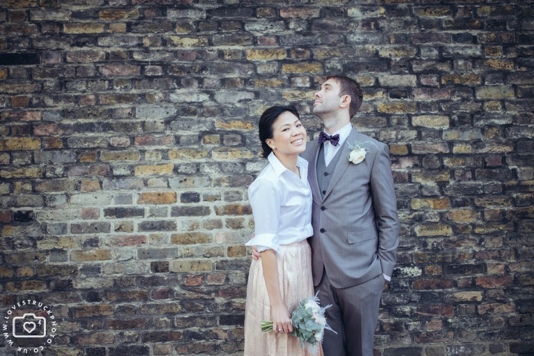 fun wedding photography kensington, quirky wedding in kensington, london wedding photographer