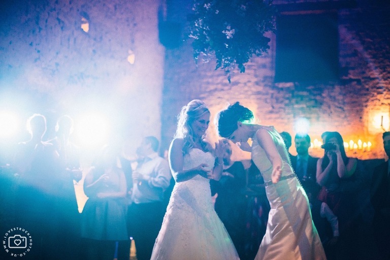 cripps barn dancing, wedding first dance, fun wedding photography