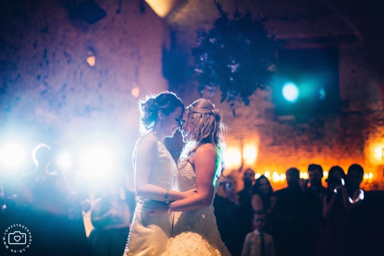 cripps barn dancing, wedding first dance, fun wedding photography