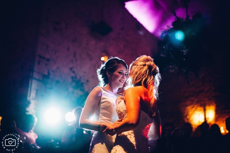 cripps barn dancing, wedding first dance, fun wedding photography