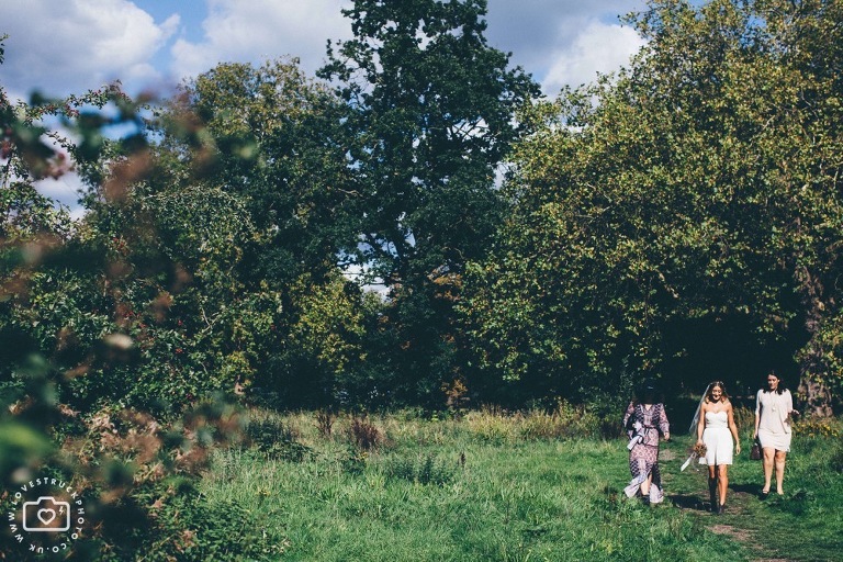 quirky outdoor london wedding, regents park wedding ceremony