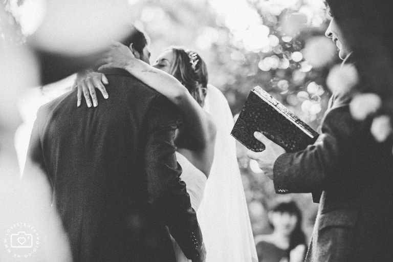 quirky outdoor london wedding, regents park wedding ceremony