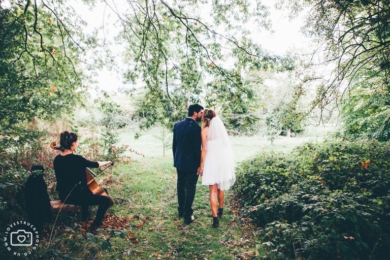 quirky outdoor london wedding, regents park wedding ceremony