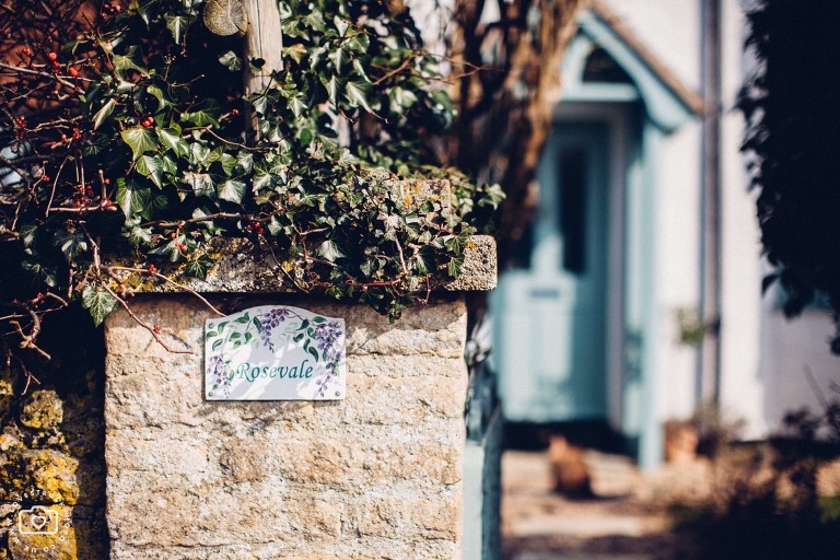 bride getting ready, oxfordshire quirky wedding