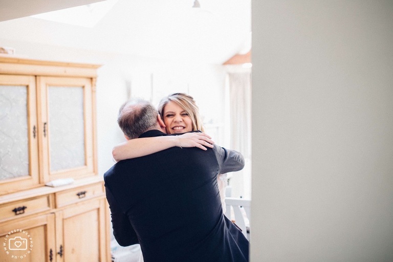 bride getting ready, oxfordshire quirky wedding