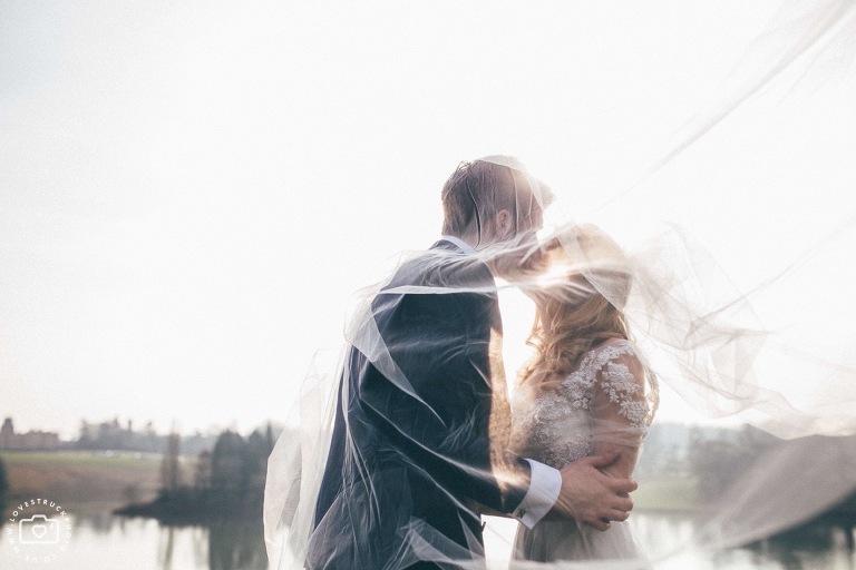 blenheim palace wedding photography, quicky wedding couple photoshoot, oxfordshire wedding portrait shoot, dreamy wedding portraits