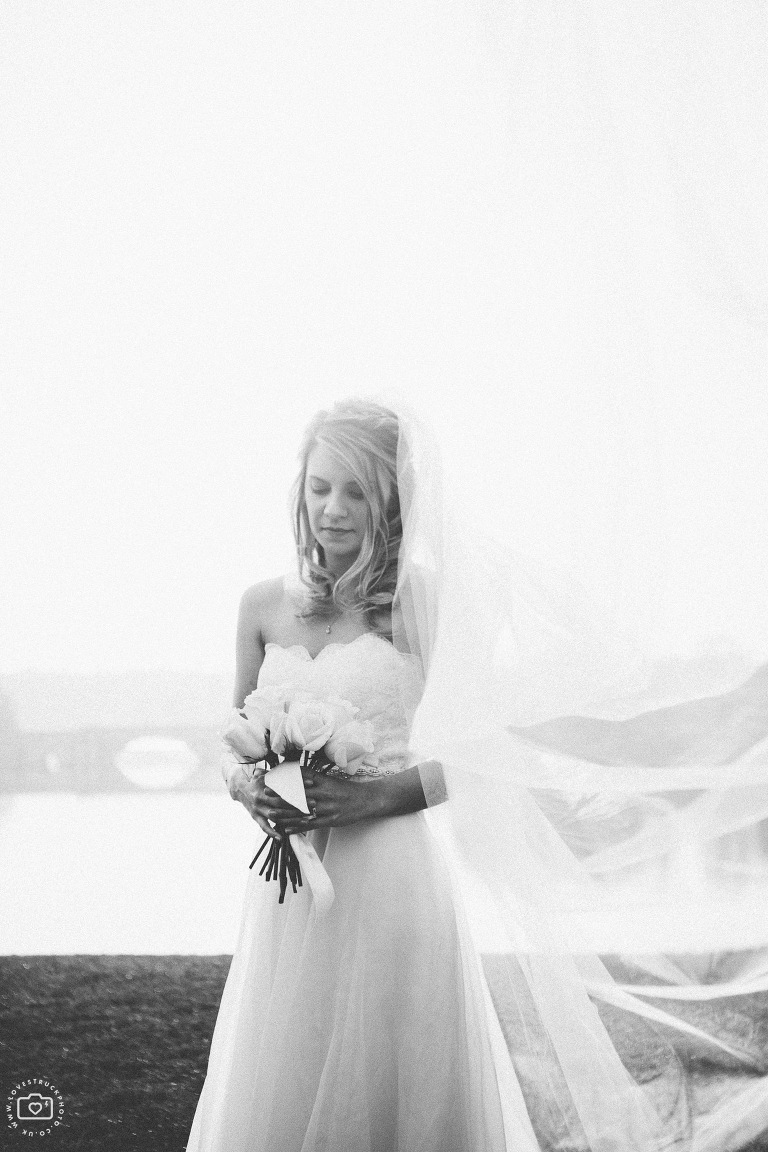 blenheim palace wedding photography, quicky wedding couple photoshoot, oxfordshire wedding portrait shoot, dreamy wedding portraits